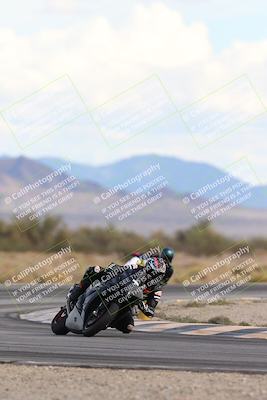 media/Nov-16-2025-Race Pace (Sun) [[8c5fa54630]]/Non Verified Riders (1st 20 Minutes)/5-Turn 15 (110pm)/